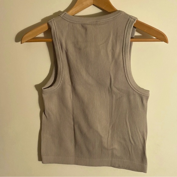 Fitted Seamless Ribbed Tank Тор - Picture 10 of 11